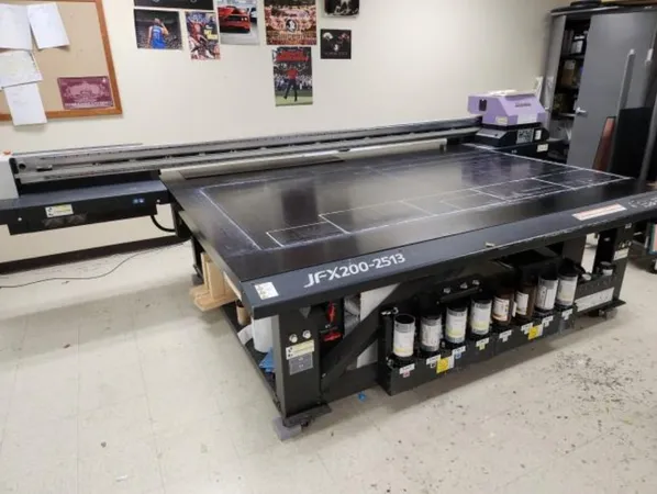 MIMAKI 8' X 4' PRINT SURFACE 2016 MIMAKI JFX 200-2513 INKJET PRINTER - JFX 200-2513
