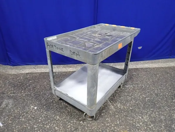 RUBBERMAID 36" X 24" X 33" CART