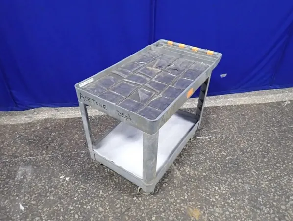 RUBBERMAID 36" X 24" X 33" CART