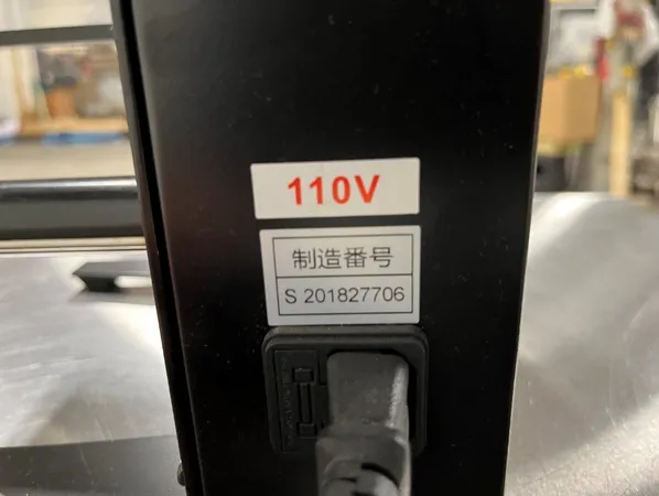 Label dispenser/Roll labeler