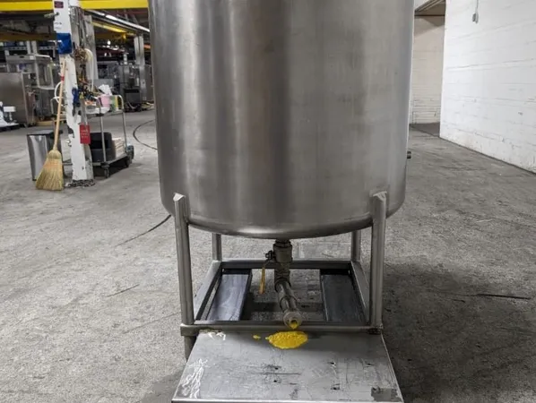 200 GALLON STAINLESS STEEL TANK